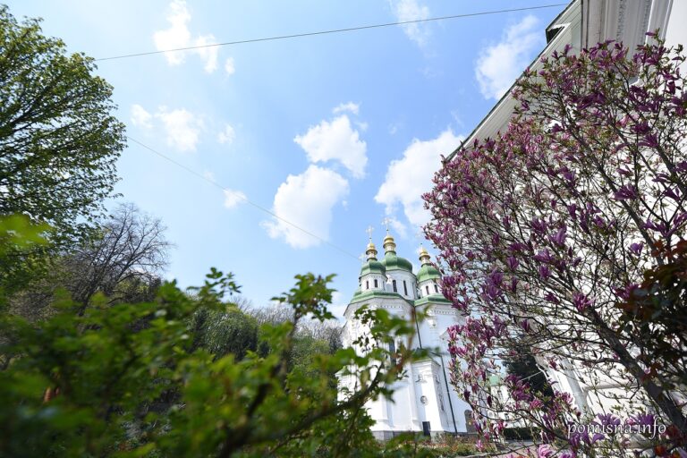 ПЦУ | Предстоятель зустрів Благодатний вогонь з Єрусалиму ...
